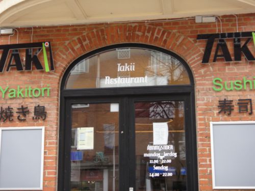 寿司だけでなく焼き鳥も！