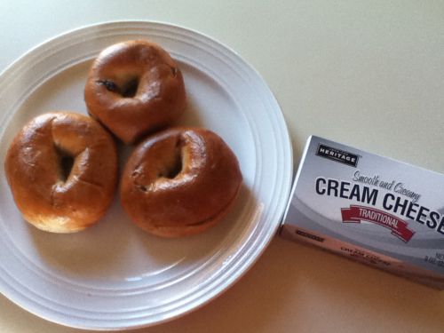 シナモンレーズンベーグルとクリームチーズ