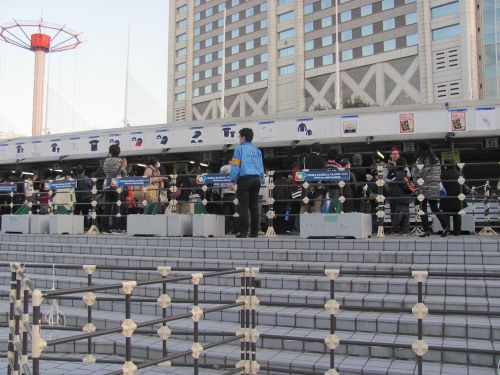 場外のグッズ売り場