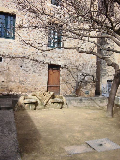 芸術的なベンチ