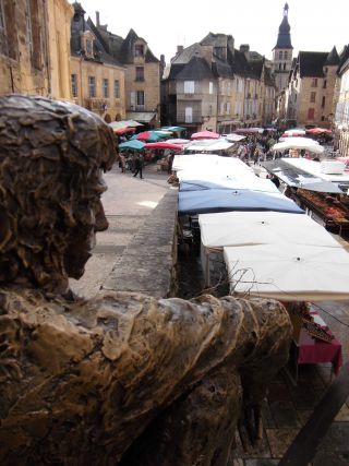 所狭しと店が並び、見応え抜群