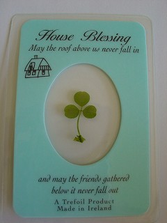 普通のクローバーをかなり可愛らしくしたサイズの＜シャムロック＞。