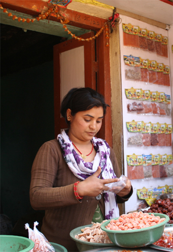 洗面器のなかから好きなだけ小分けしてくれます。