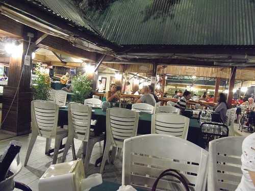 この夜、混み始めたのは9時以降でした