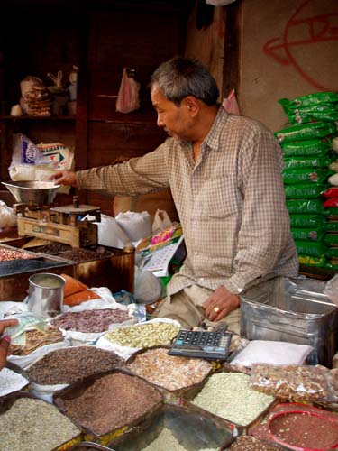 天秤で量り売り