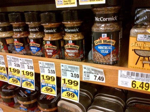 ステーキ用スパイスの数々。いちいち説明を読まないとどんな味だかわかりません