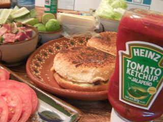 試しに自家製ハンバーガーにしてみました。