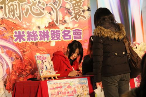 米絲琳（ミースーリン・左）