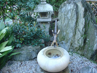 茶室や鹿威し（ししおどし）もありました。