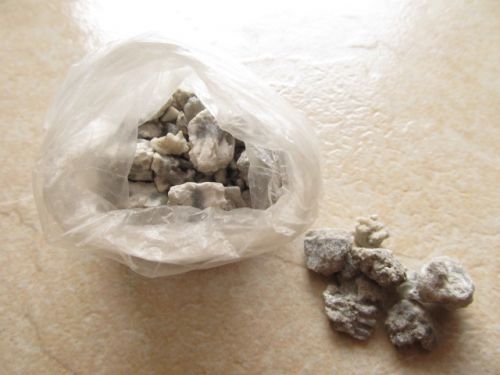 これが「マガディ」。一袋100ウガンダシリング（約4円）。