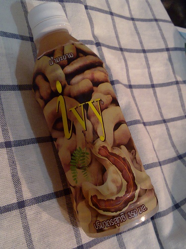 タマリンドの清涼飲料水もあります