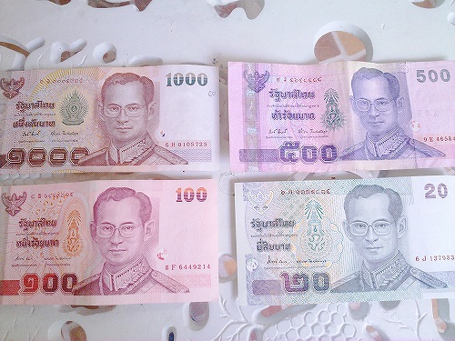 現在使われている紙幣（50バーツ札を除く）