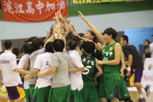 試合終了後、復活した勝利の円陣