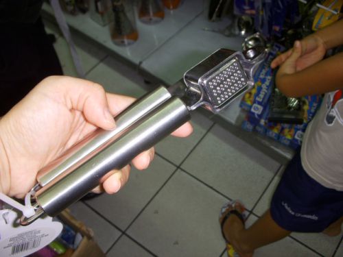 現代的なブラジルのニンニクつぶし機