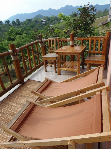 ホテルはヴィラが多く、バルコニーからも眺望が楽しめる