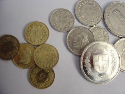 スイスの硬貨は全体的に小さくて種類も多いです。未だにどれが何だか……。