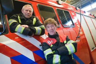 消防士や警察官は、子どもたちからヒーローと呼ばれることもある。