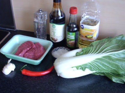 和風ビーフステーキには、醤油と青梗菜が欠かせない。