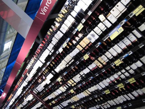 ワインの町ならではのスーパでのワインの品揃え