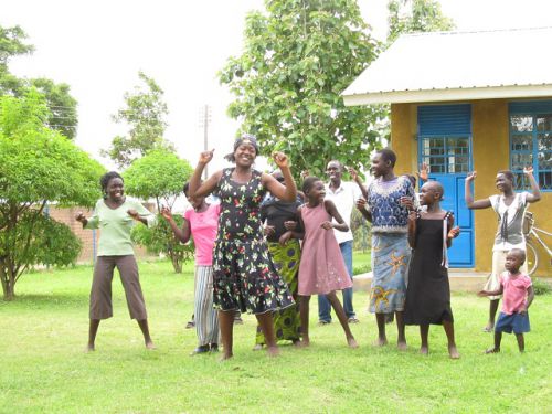 国内No.1と言われている「アチョリダンス」の練習風景。