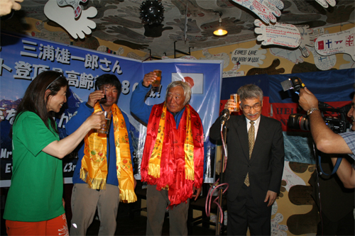 在ネパール特命全権大使の音頭で乾杯！