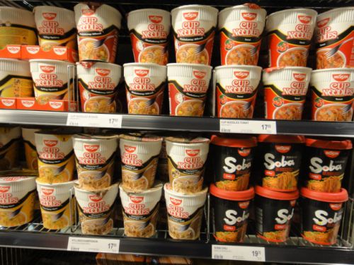 日清カップヌードルコーナー　右下が焼きそば