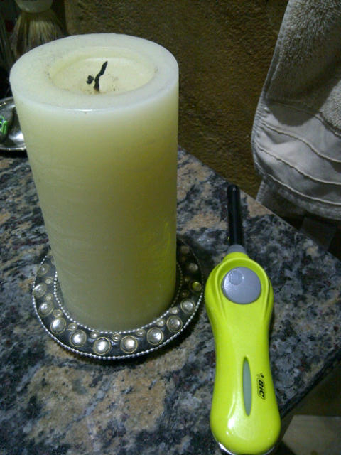 キャンドルとともに、チャッカマンやマッチも必須です。