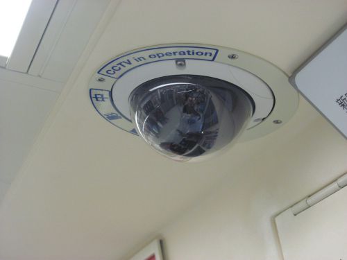 車内には監視カメラが