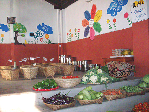 有機栽培の穀物や野菜、お茶、コーヒー、スパイス類を扱う