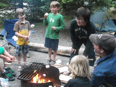 カナダでは大したものは食べない？（キャンプの写真ですが）