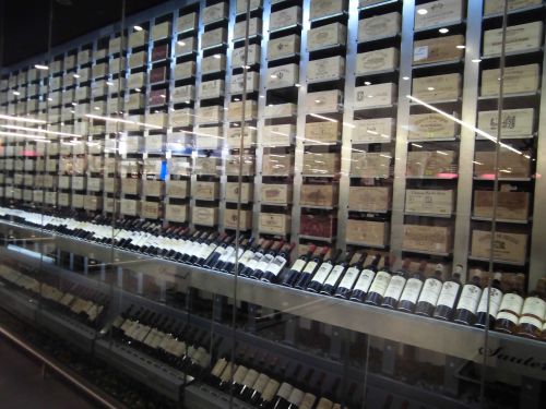 エリアごとにシャトーの木箱がおかれています