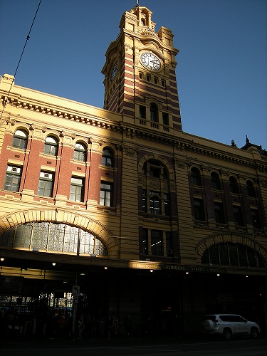 駅舎のシンボル時計塔