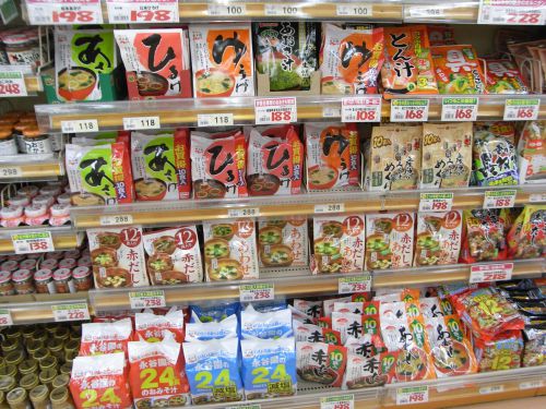 スーパーの即席味噌汁