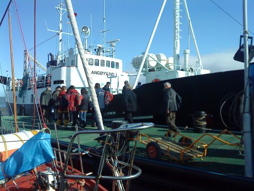 私達が乗った観光船です。