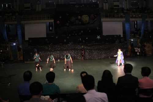 王子はディアボロに苦しむ生徒たちに出会います