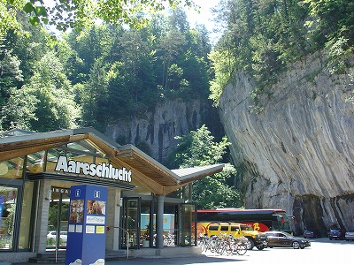 アーレ渓谷の西出入り口（反対側に東出入り口があります）