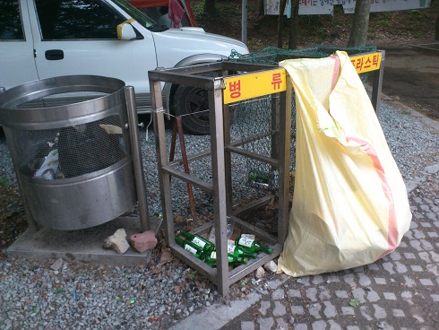 有料キャンプ場のため、ゴミ捨て場があります