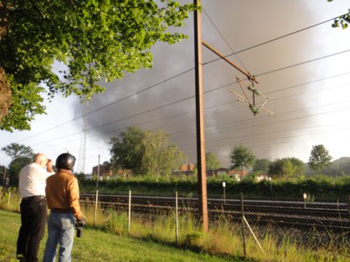 タクシーの運転手のおじさんも仕事そっちのけで撮影