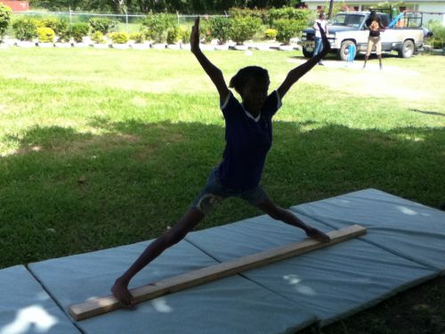 平均台の練習は木片