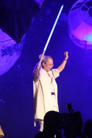 ダースベーダーを絶妙？な剣さばきで仕留め、この表情