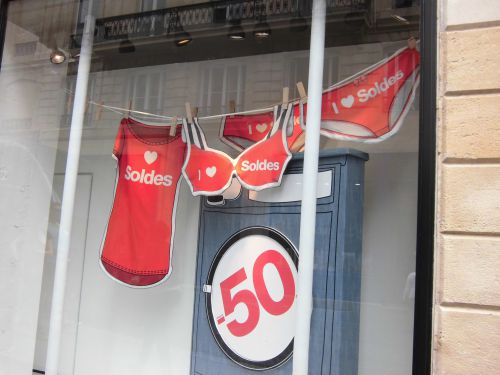 目をひく店頭デコ！