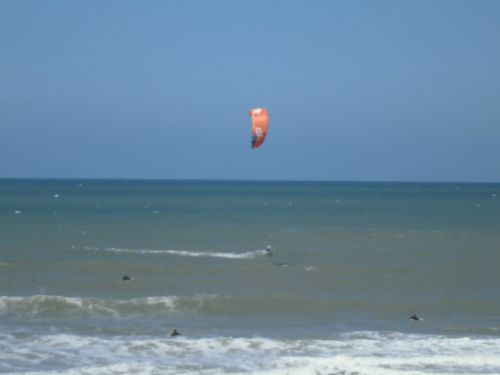 カイトサーフィンも人気のこのビーチ
