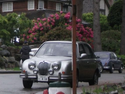 ナンバープレートの漢字部分は私には分からないけど、あ、は読めます。