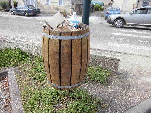 ワイン樽×ごみ箱