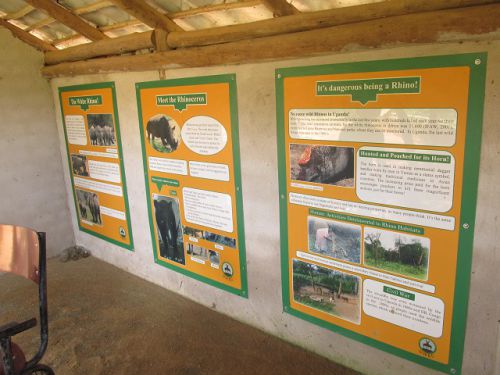 シロサイのブースだけ他より大きめ。