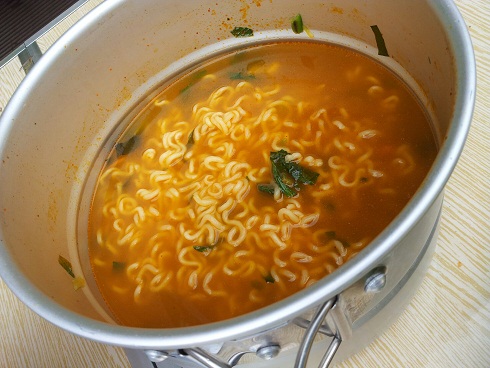 キャンプで知人が用意してくれたのもラーメン！