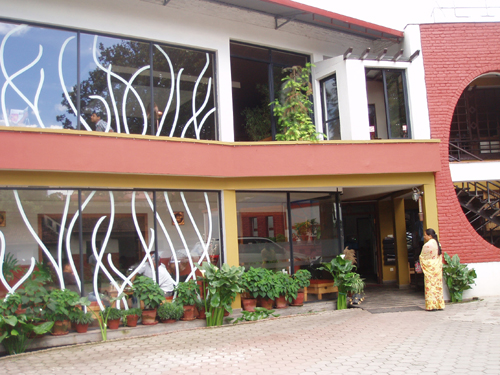 外観もおしゃれ。静かな裏通りで隠れ家的穴場。