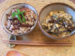 ということで、わらびご飯と卵とじ！
