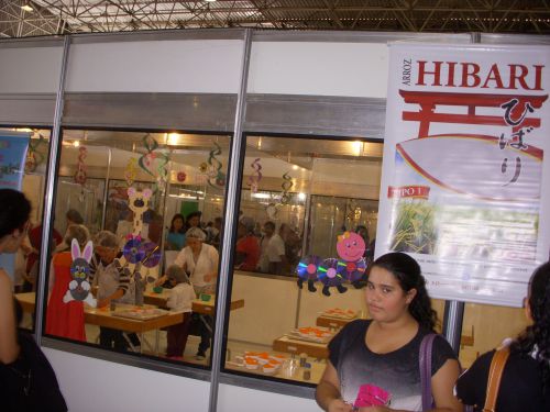 第16回日本祭りの子供広場のおにぎり作りコーナー