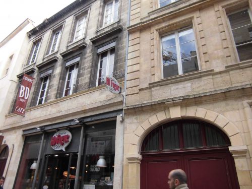 マンガ喫茶の外観